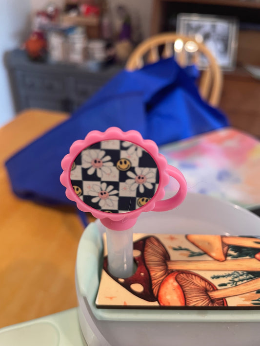 Checkered straw topper